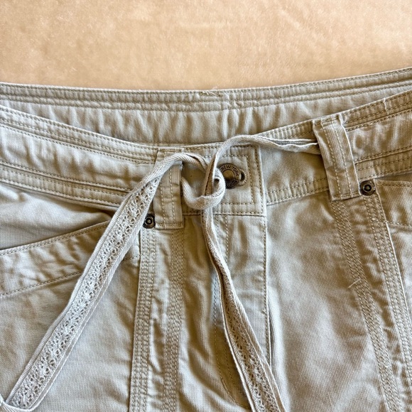 Vintage Y2K Khaki Capri Pants - Picture 3 of 7